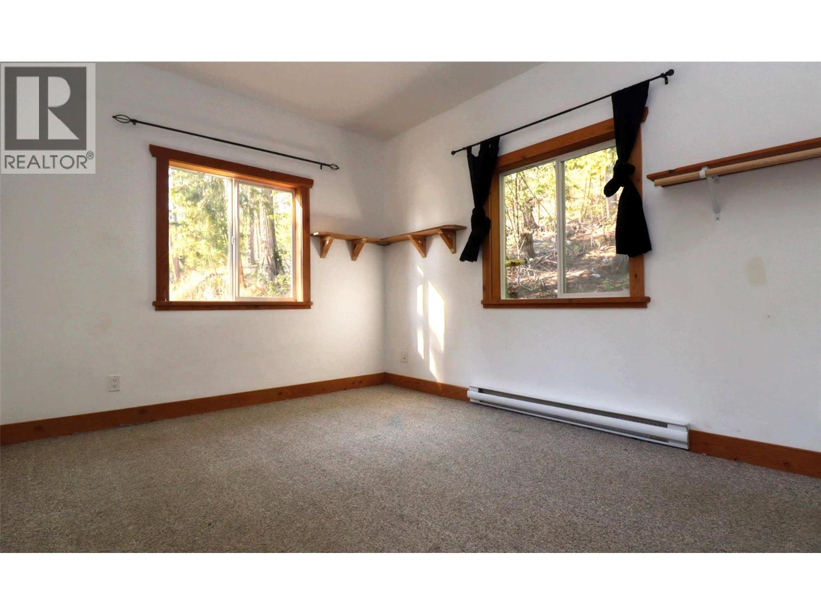 7487 & 7491 Crowfoot Drive, Anglemont