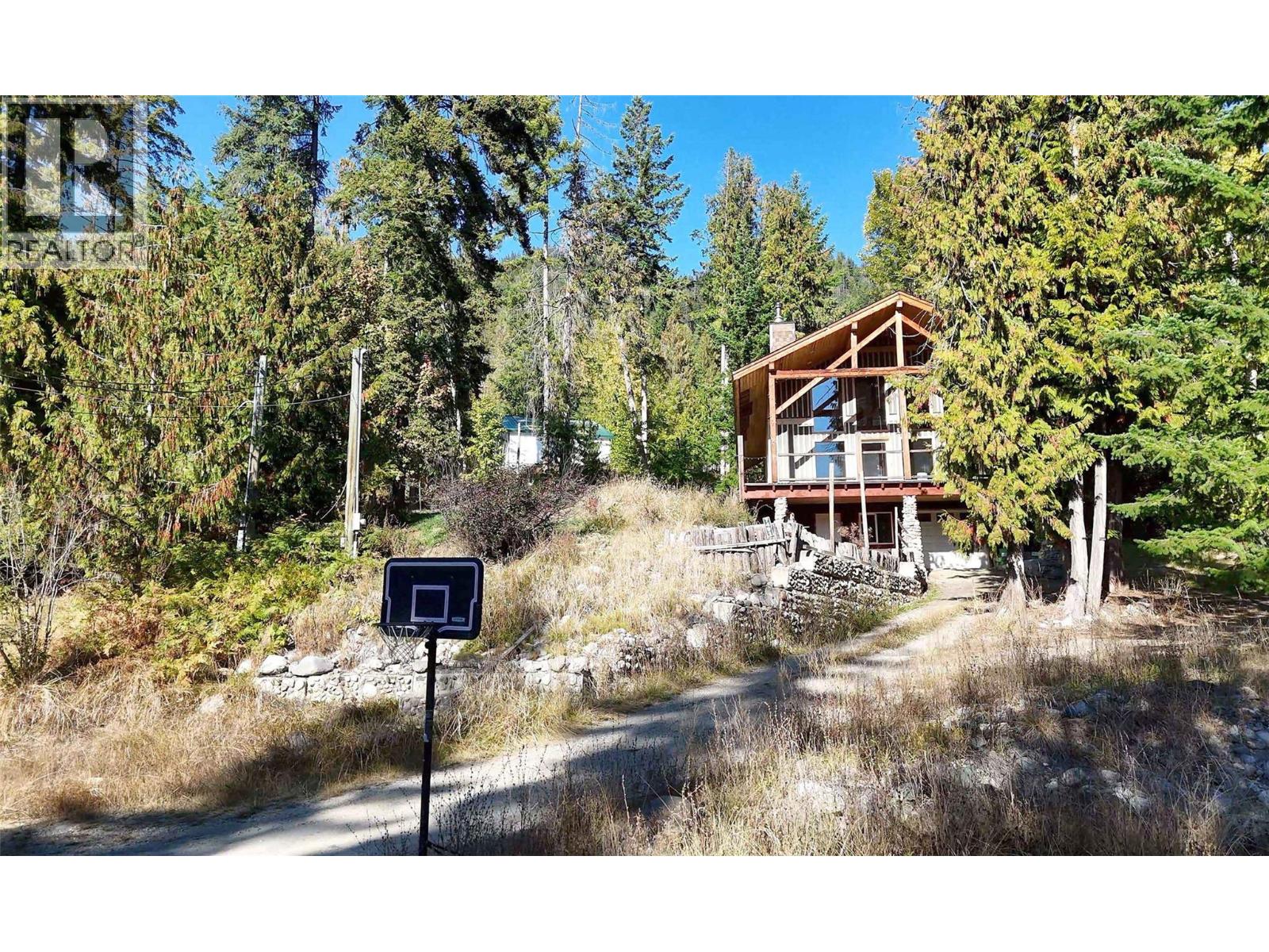 7487 & 7491 Crowfoot Drive, Anglemont