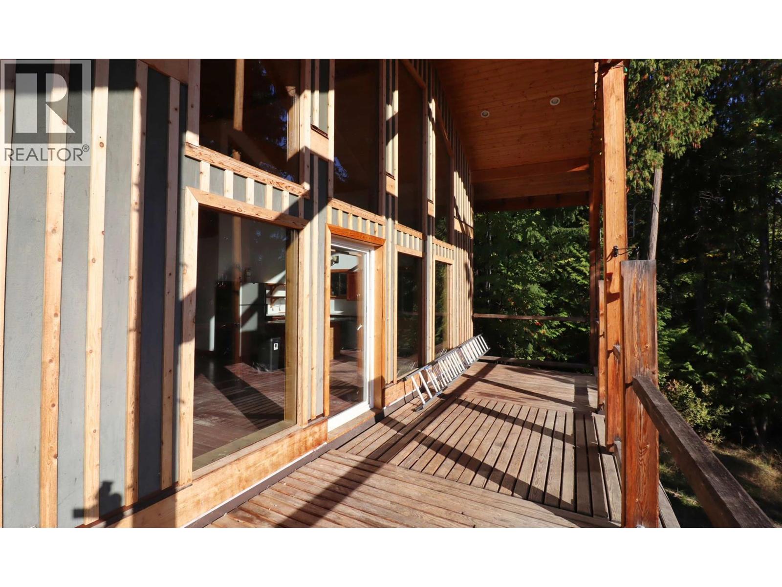 7487 & 7491 Crowfoot Drive, Anglemont