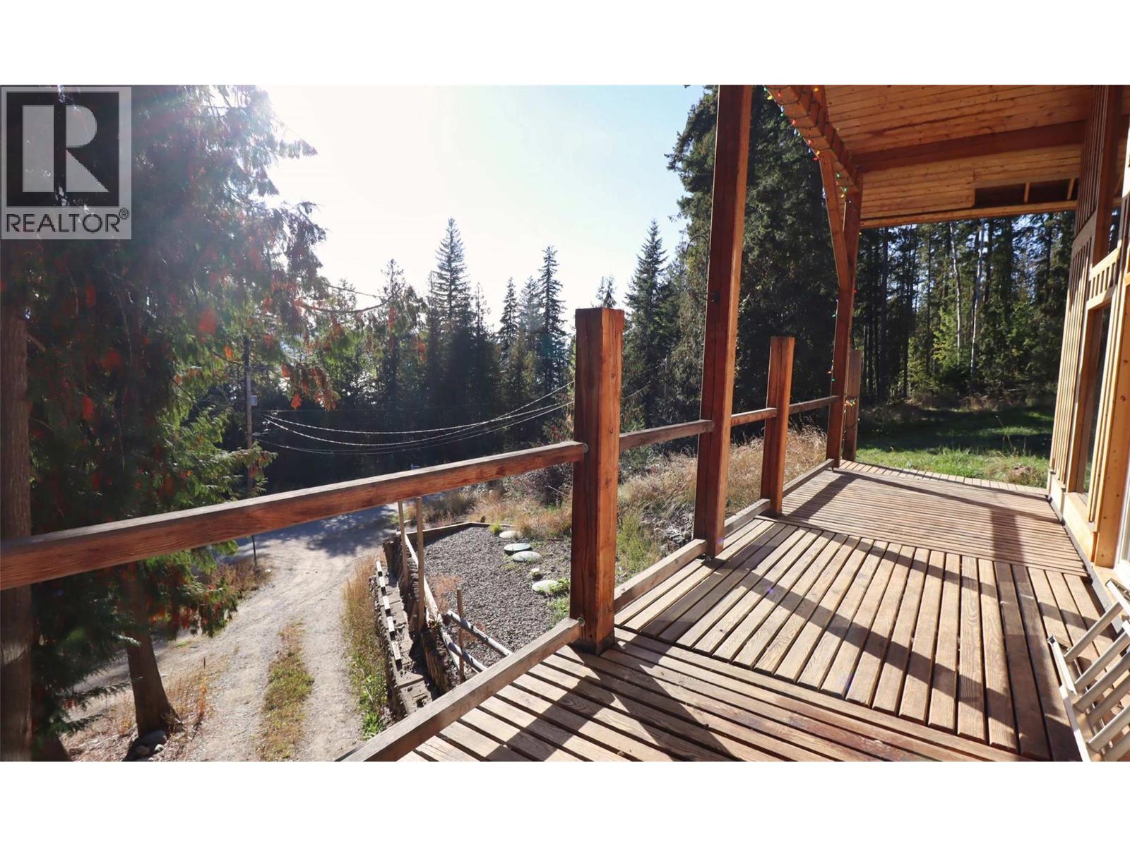 7487 & 7491 Crowfoot Drive, Anglemont