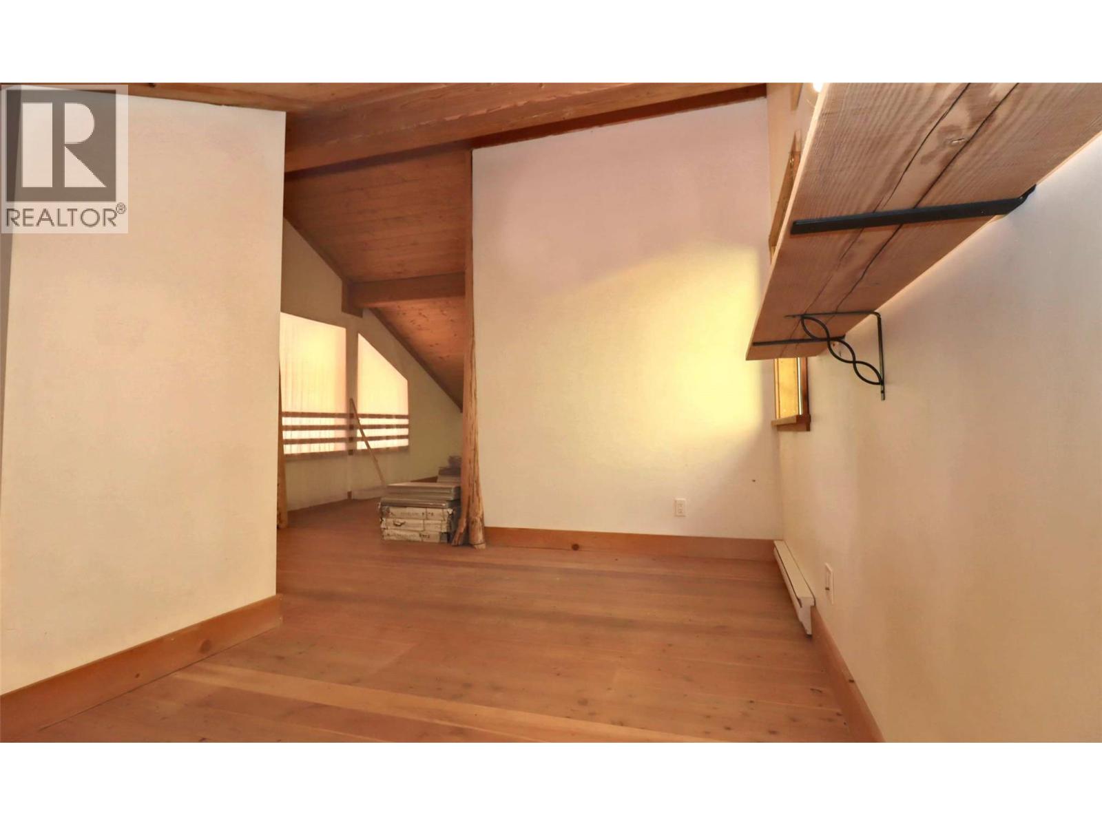 7487 & 7491 Crowfoot Drive, Anglemont