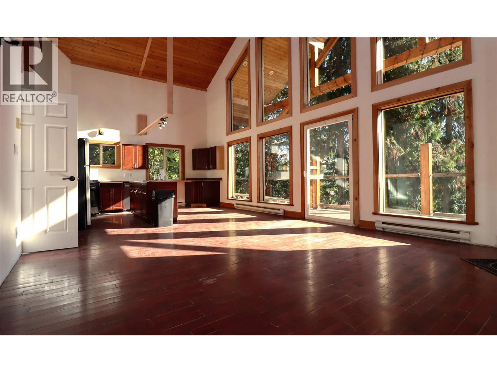 7487 & 7491 Crowfoot Drive, Anglemont