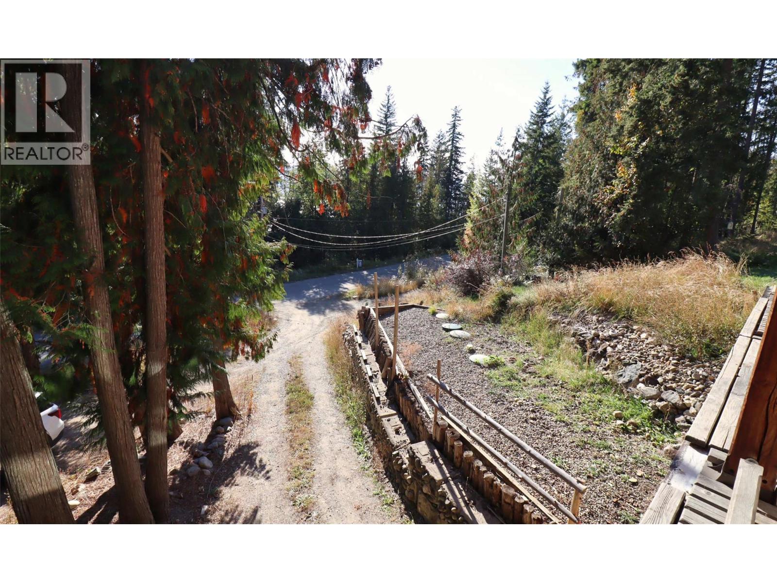 7487 & 7491 Crowfoot Drive, Anglemont