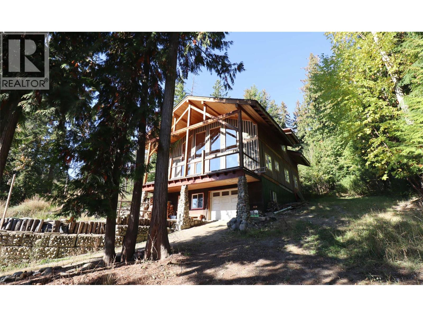 7487 & 7491 Crowfoot Drive, Anglemont