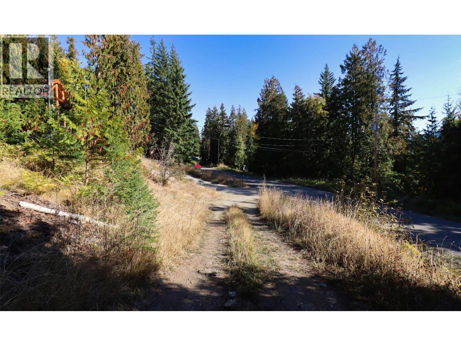 7487 & 7491 Crowfoot Drive, Anglemont