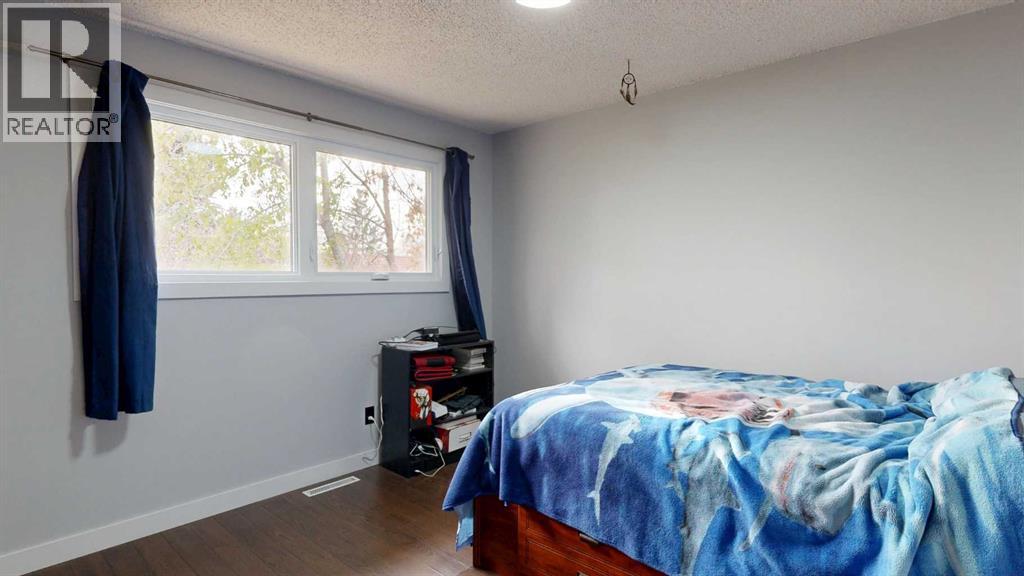 Single Family House 4 Level for Sale in   Avenue Rosedale Stettler 