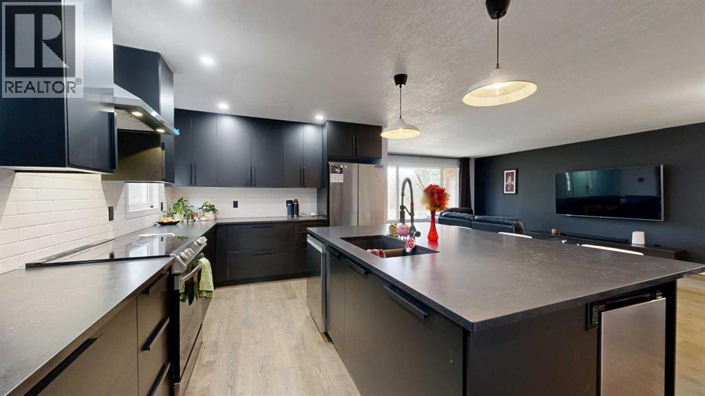 Single Family House 4 Level for Sale in   Avenue Rosedale Stettler 