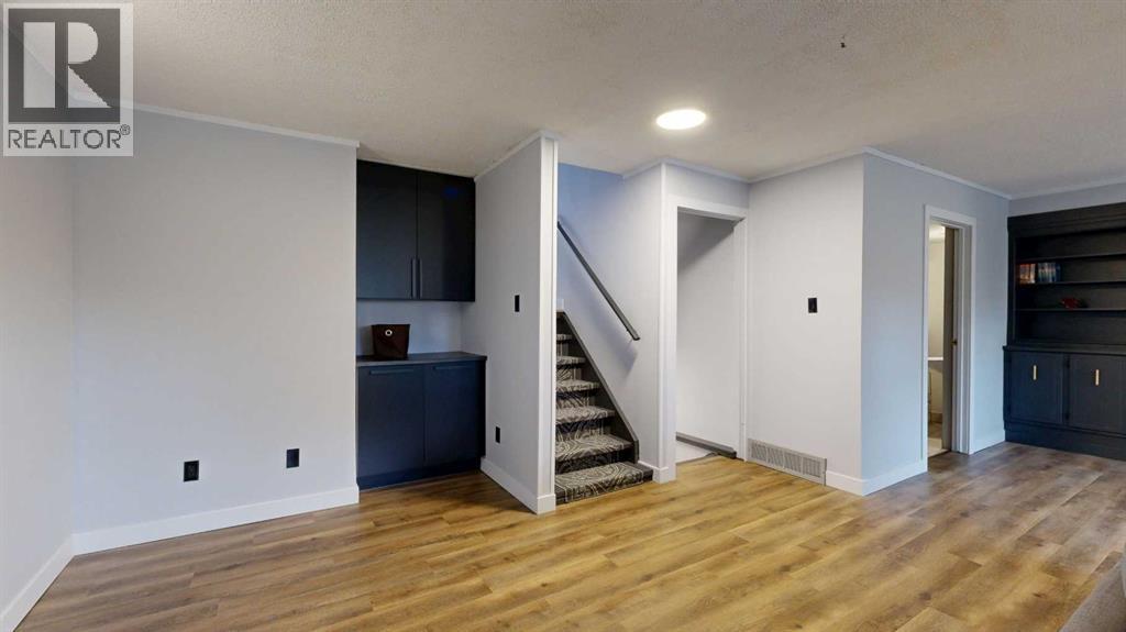 Single Family House 4 Level for Sale in   Avenue Rosedale Stettler 