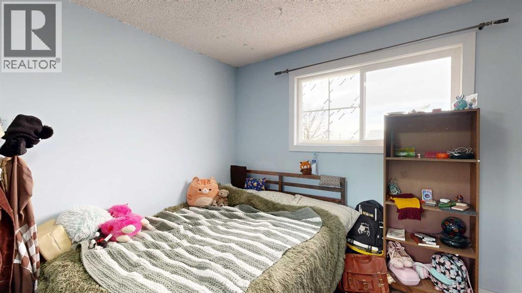 Single Family House 4 Level for Sale in   Avenue Rosedale Stettler 