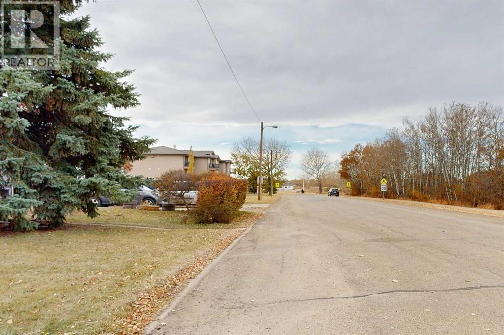 Single Family House 4 Level for Sale in   Avenue Rosedale Stettler 