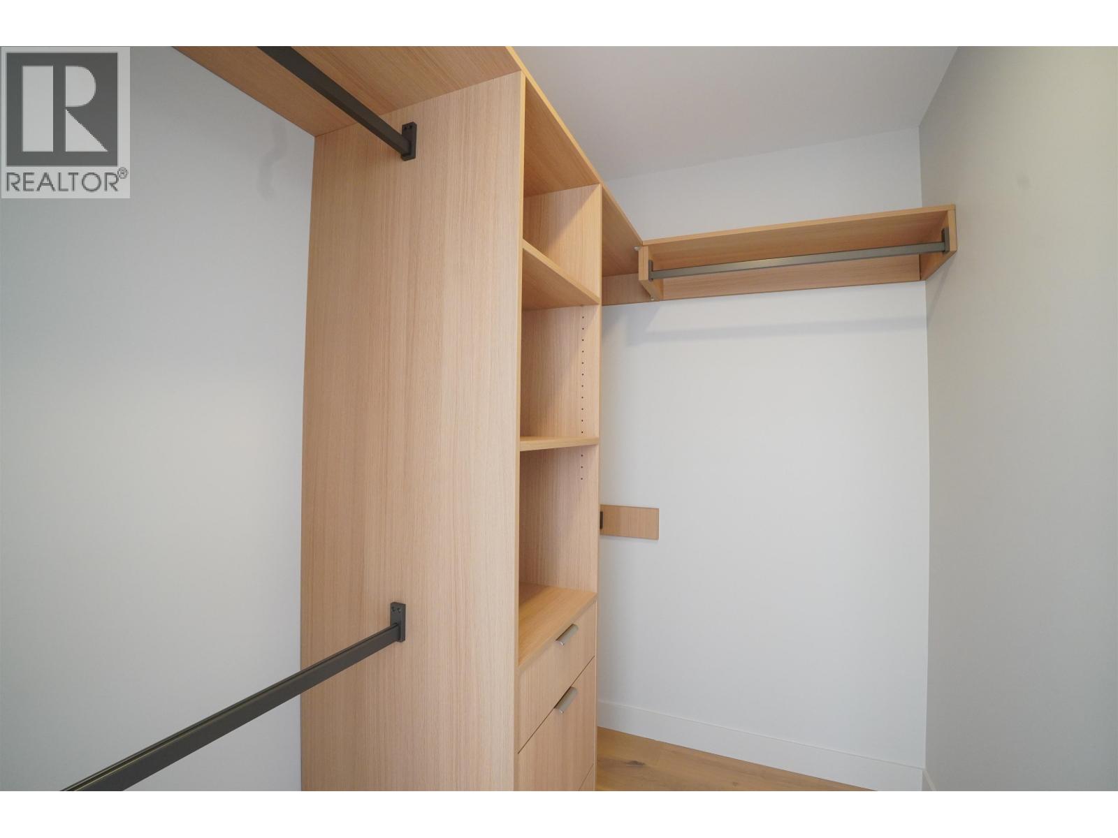 6252 KITCHENER STREET, Burnaby