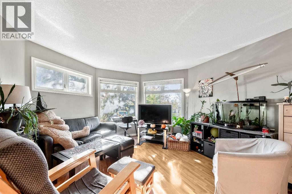 Single Family House Bi-level for Sale in  Drury Avenue NE Bridgeland/Riverside Calgary 