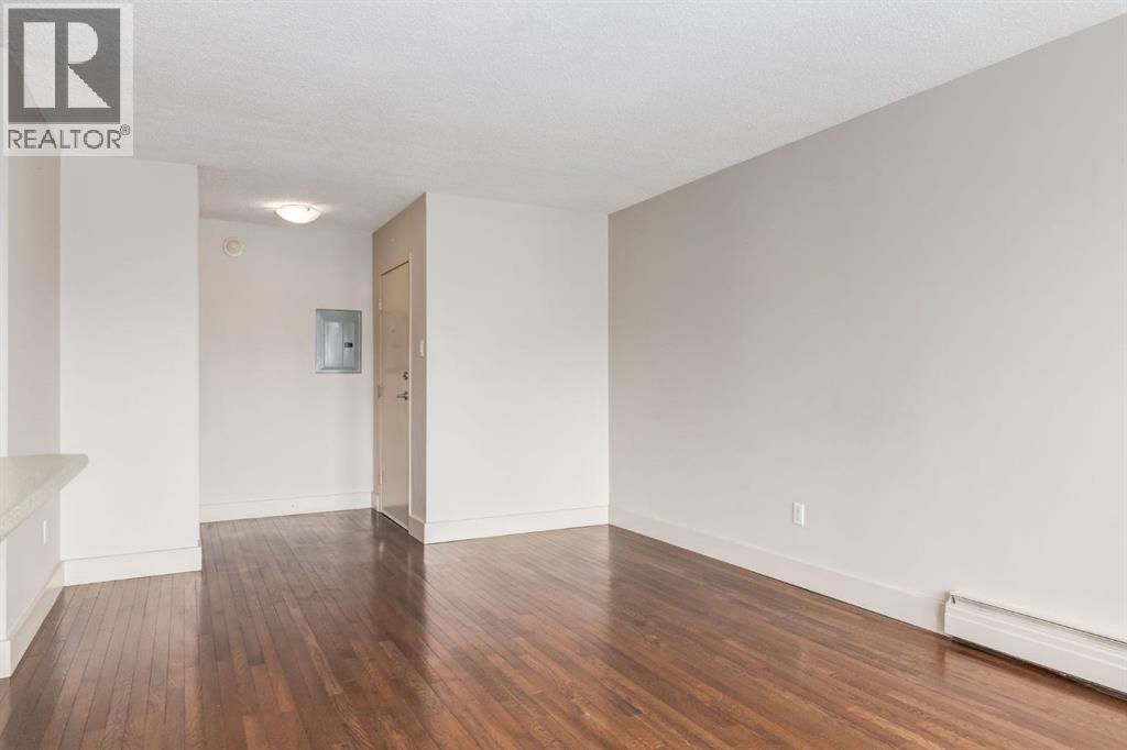 Single Family House for Sale in    Avenue SW Cliff Bungalow Calgary 