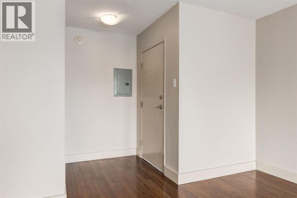 Single Family House for Sale in    Avenue SW Cliff Bungalow Calgary 