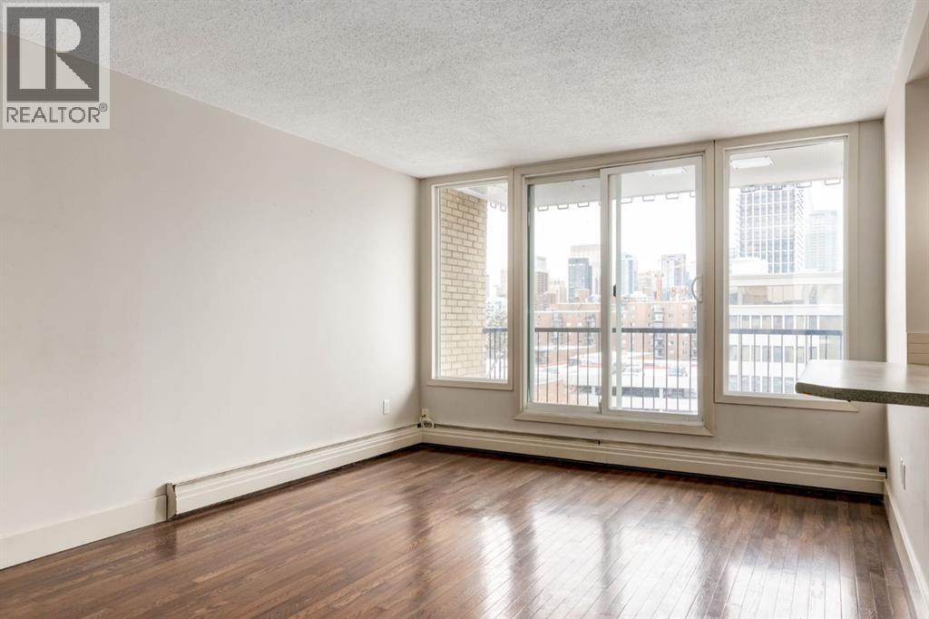 Single Family House for Sale in    Avenue SW Cliff Bungalow Calgary 