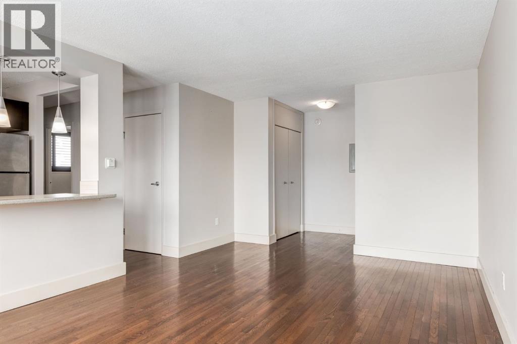 Single Family House for Sale in    Avenue SW Cliff Bungalow Calgary 