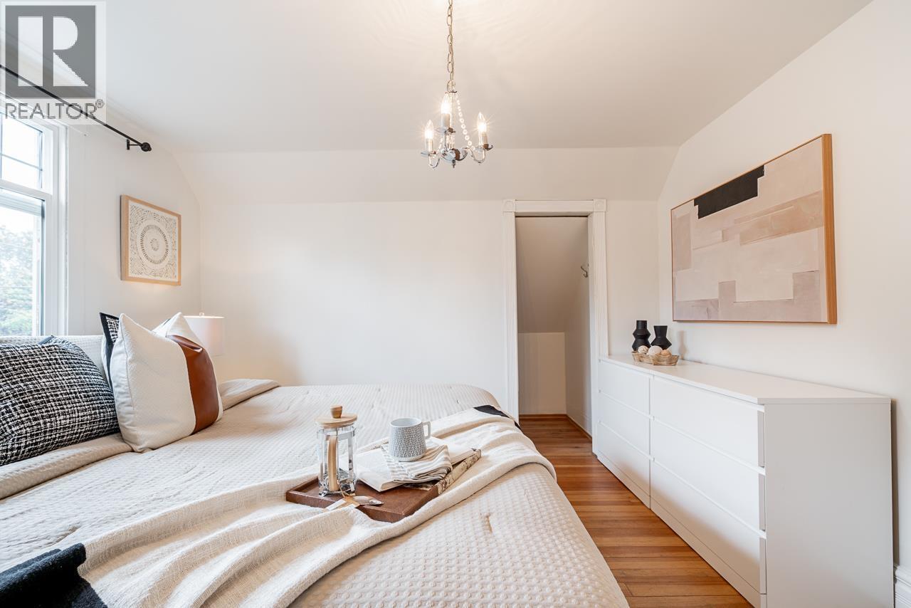 202 SEVENTH STREET, New Westminster