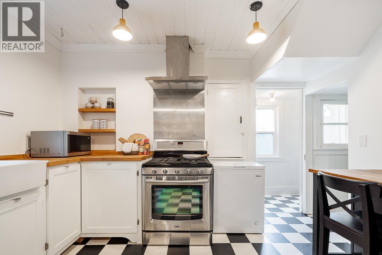 202 SEVENTH STREET, New Westminster