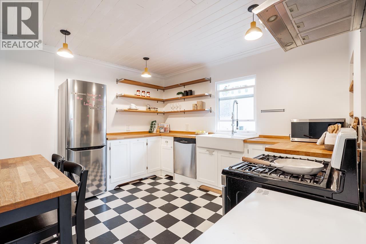 202 SEVENTH STREET, New Westminster