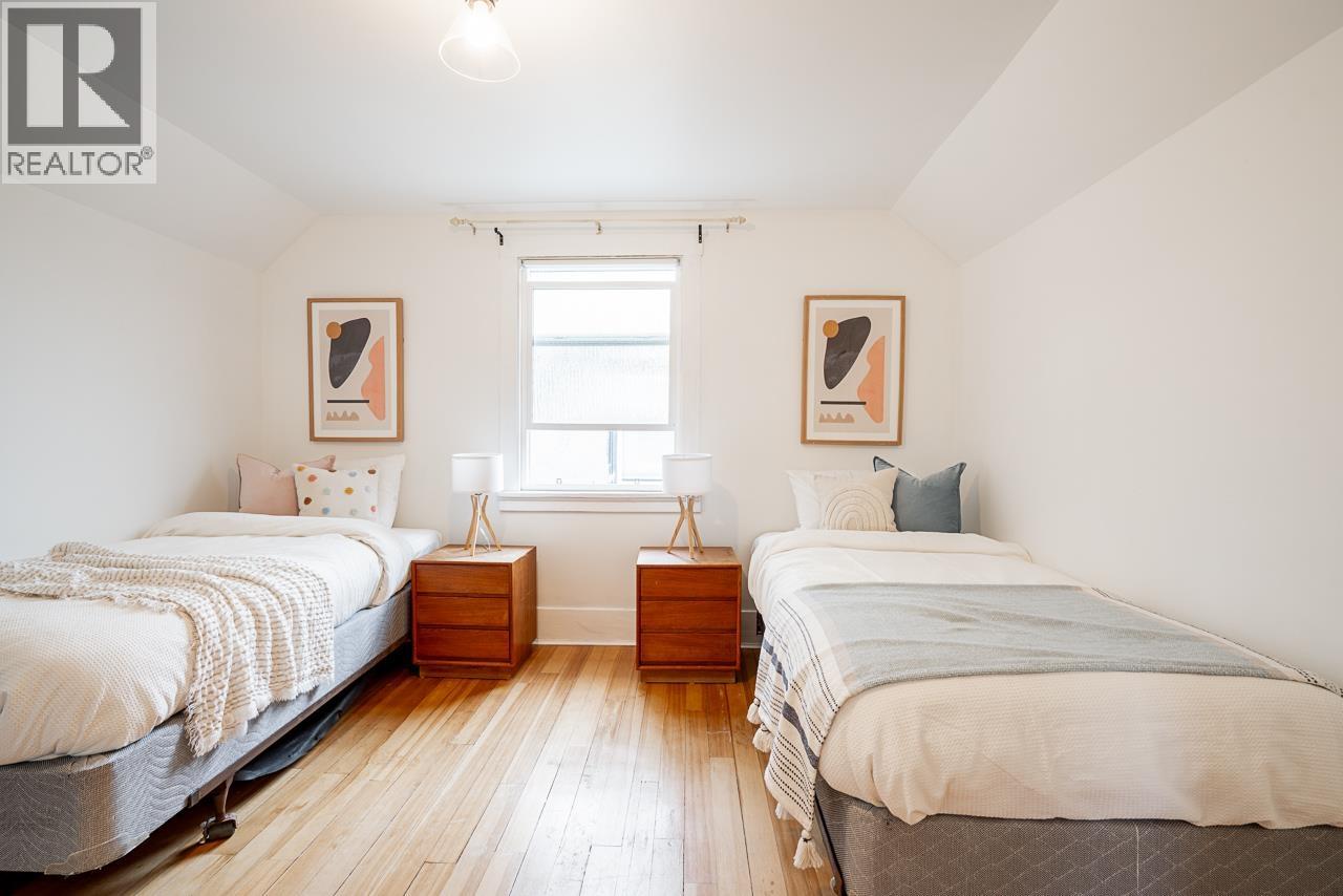 202 SEVENTH STREET, New Westminster