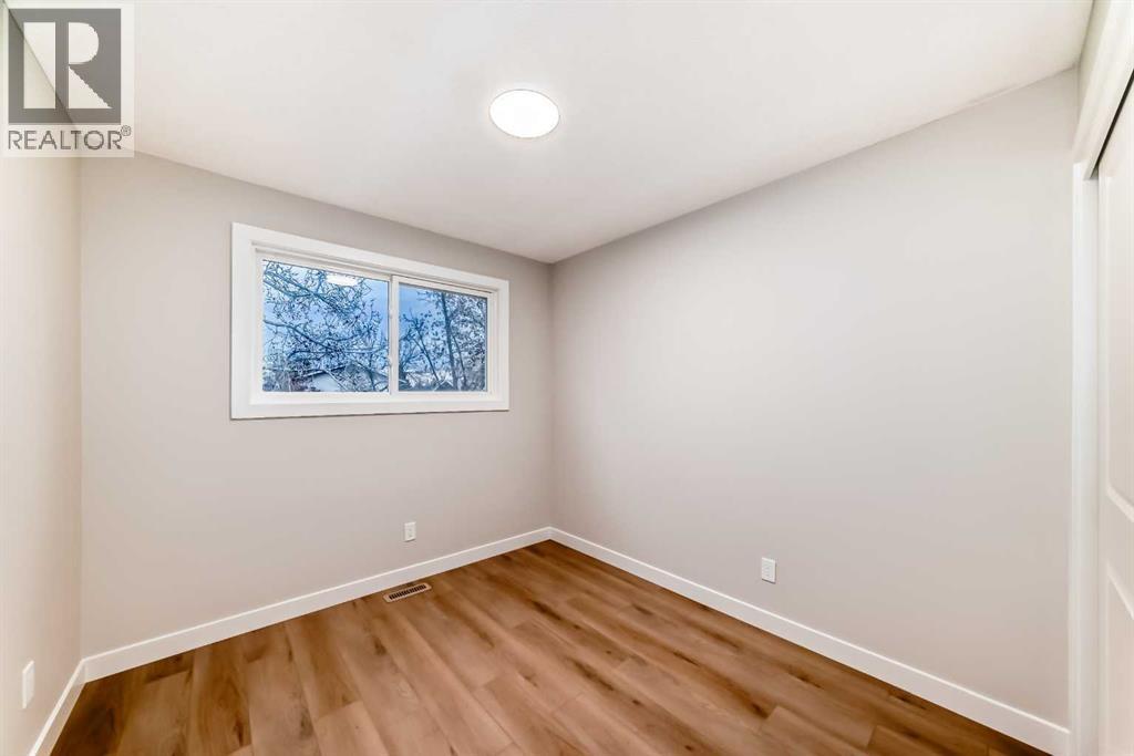 Single Family House 4 Level for Sale in  Penbrooke Drive SE Penbrooke Meadows Calgary 