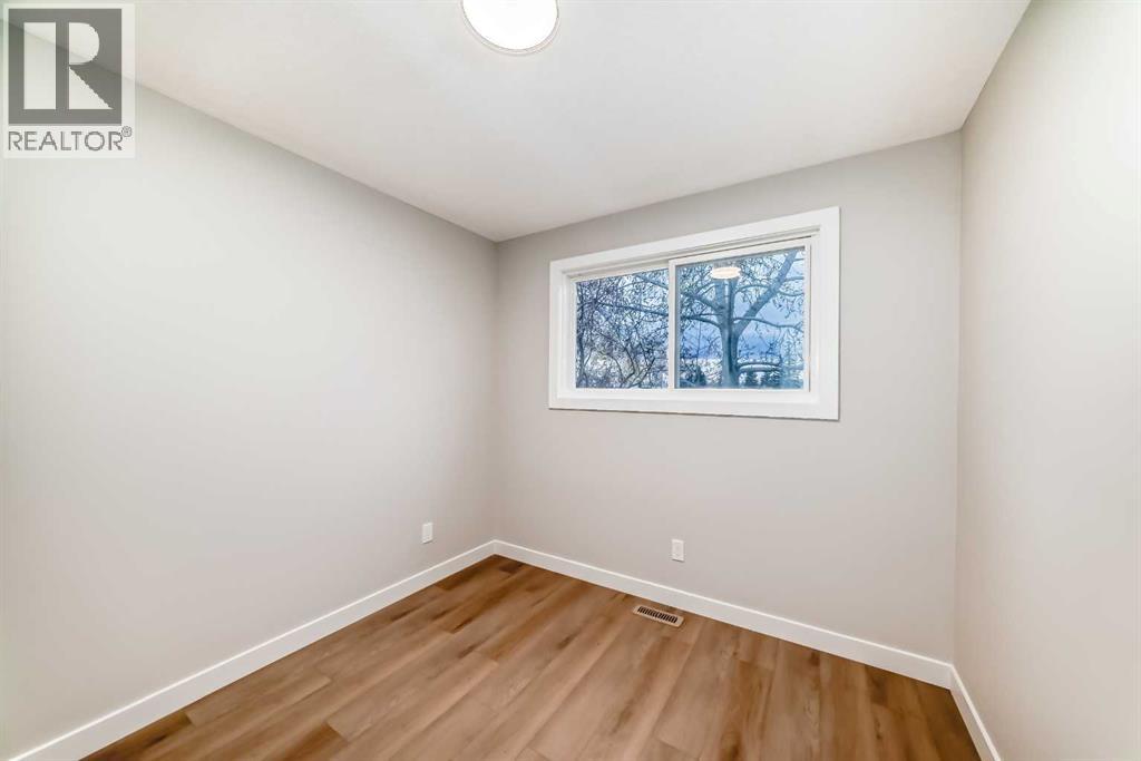 Single Family House 4 Level for Sale in  Penbrooke Drive SE Penbrooke Meadows Calgary 