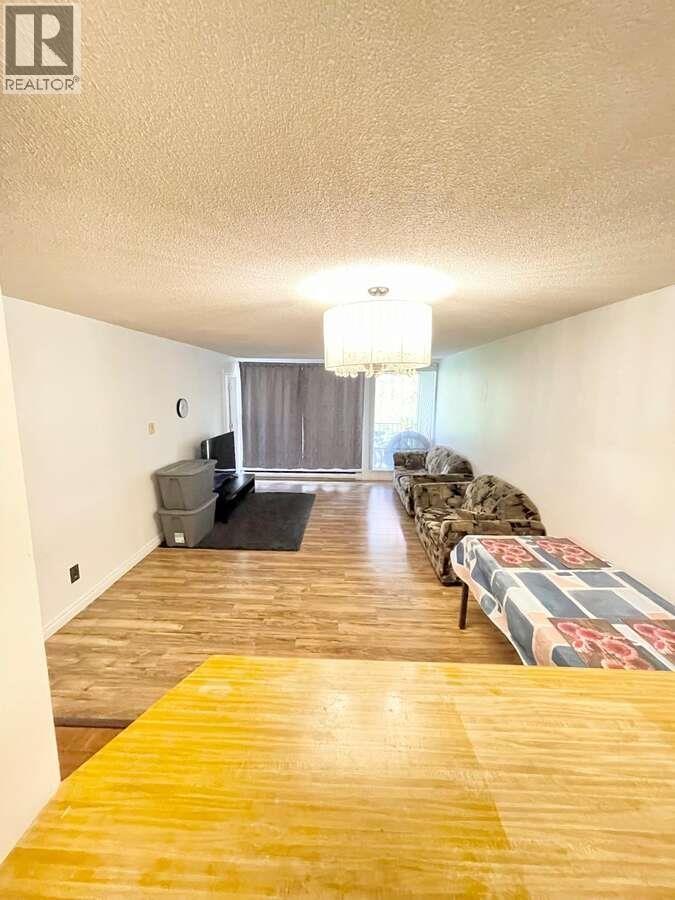 219 9300 GLENACRES DRIVE, Richmond
