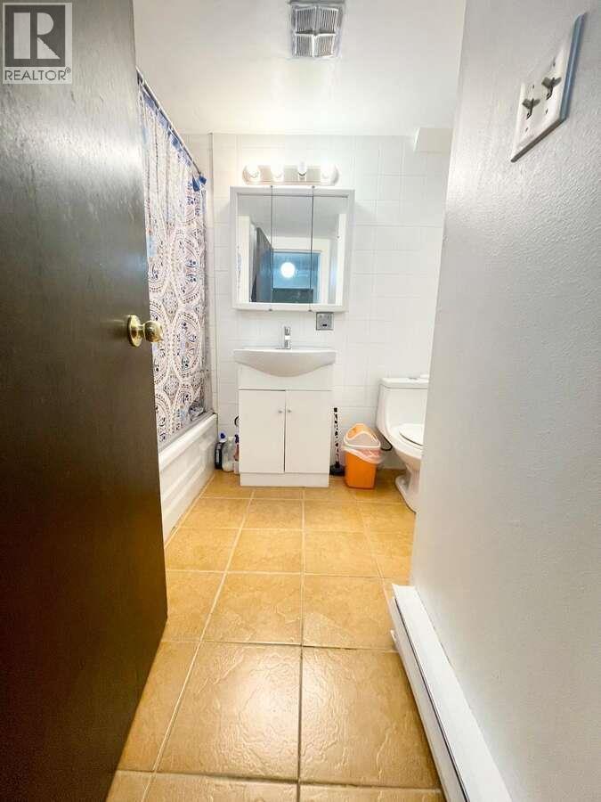 219 9300 GLENACRES DRIVE, Richmond