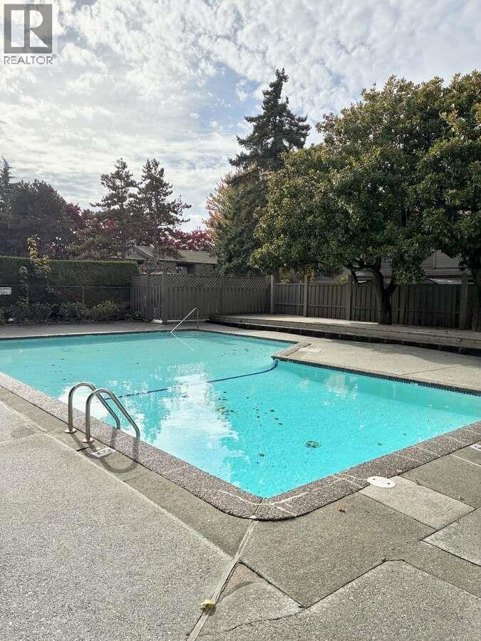 219 9300 GLENACRES DRIVE, Richmond