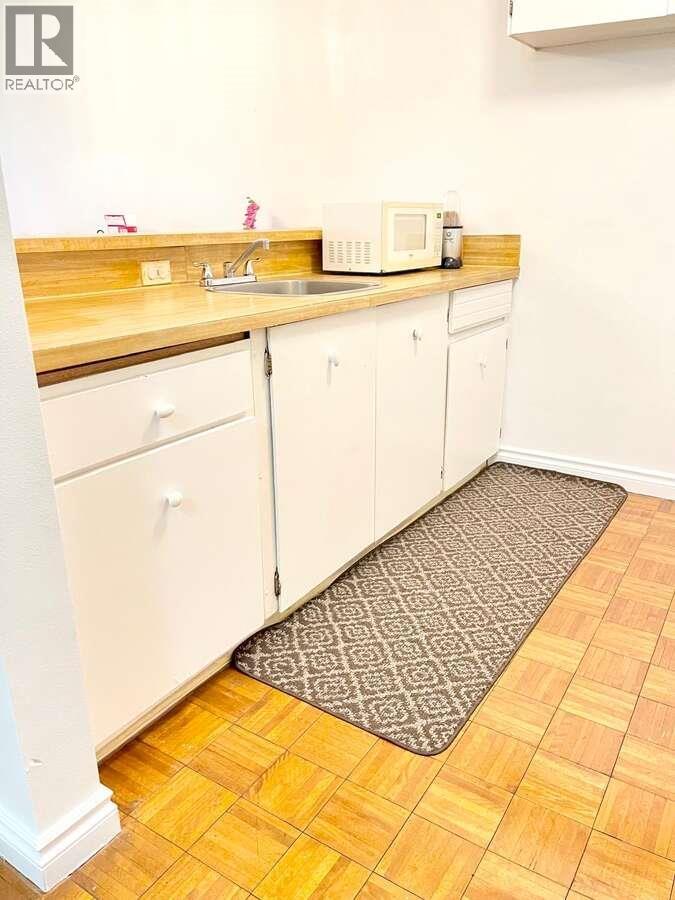 219 9300 GLENACRES DRIVE, Richmond