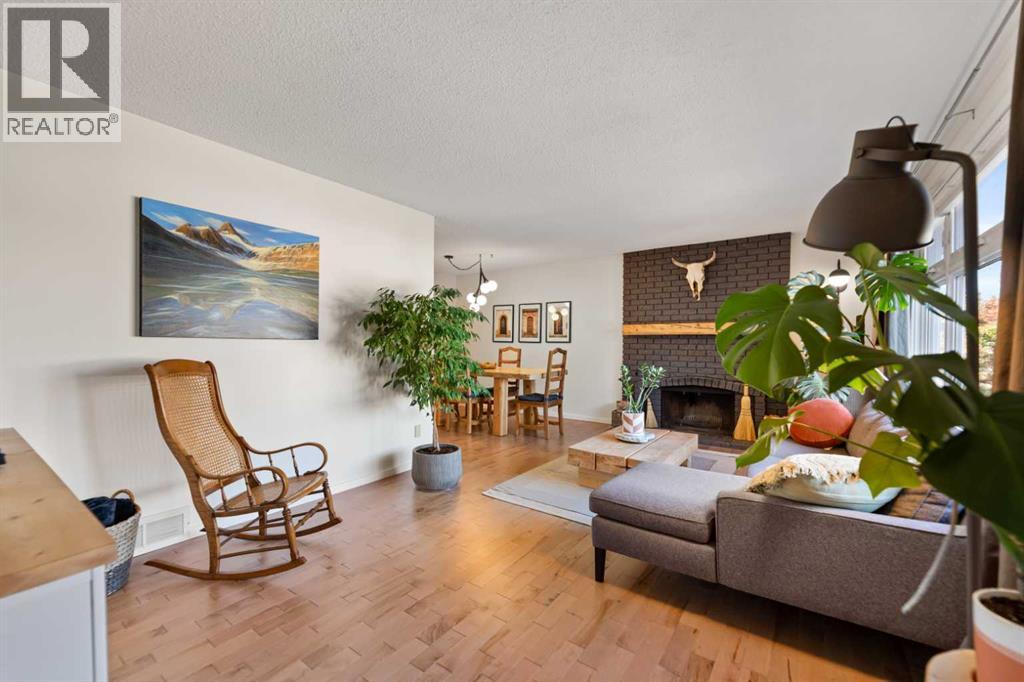 Single Family House Bungalow for Sale in  Dalhart Road NW Dalhousie Calgary 