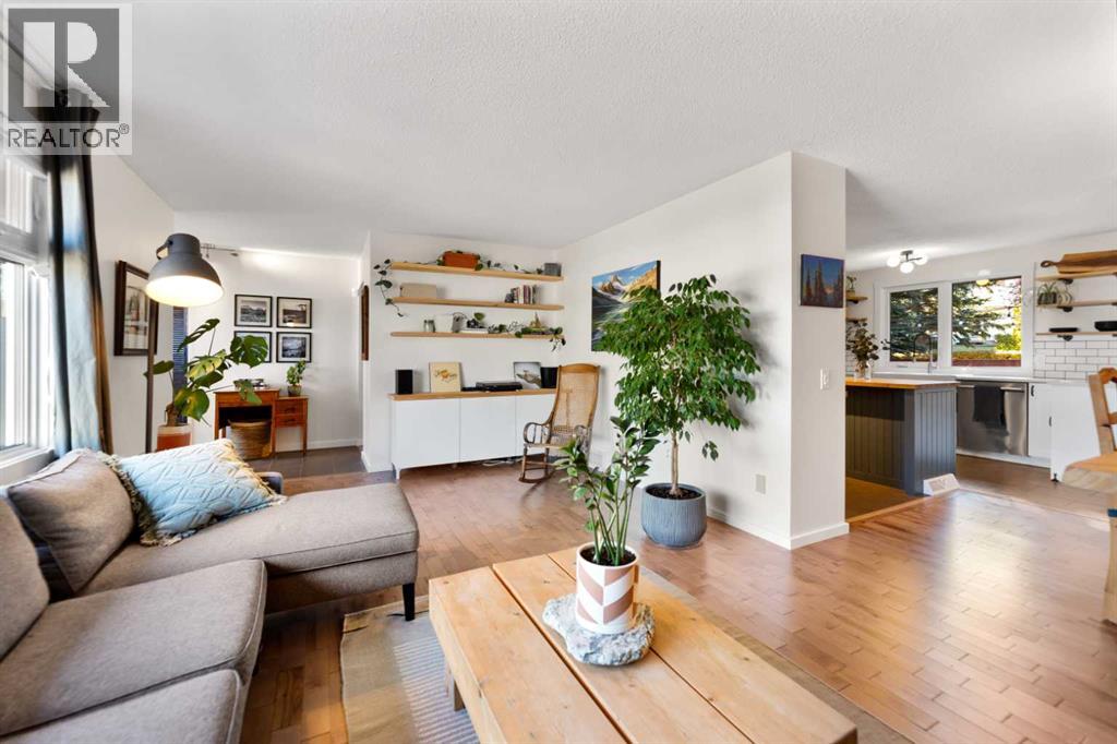 Single Family House Bungalow for Sale in  Dalhart Road NW Dalhousie Calgary 