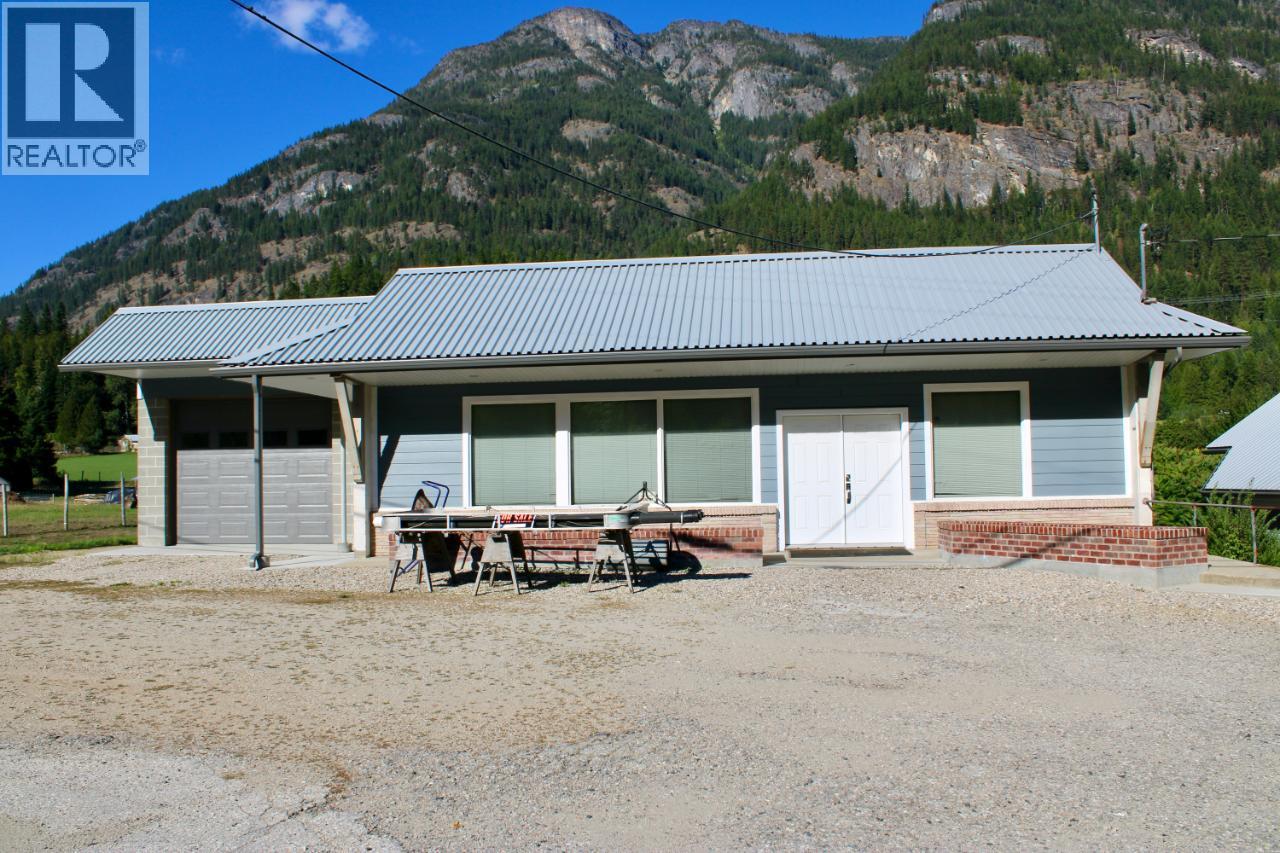 3152 6 Highway - 3