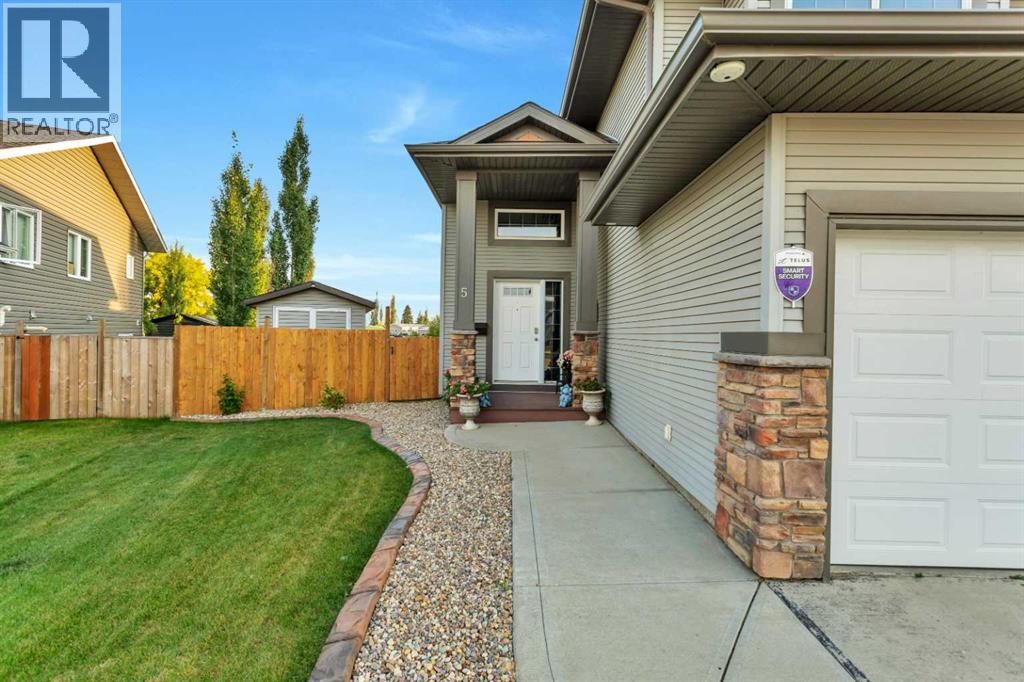 5 Heritage Drive, Penhold