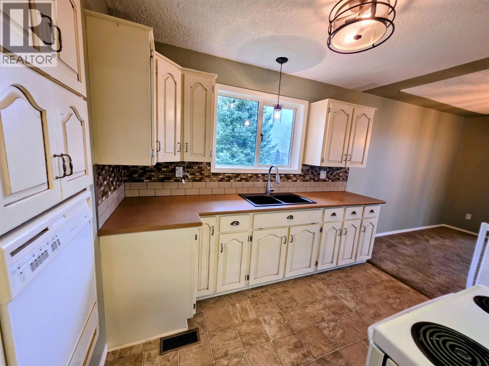 3777 HILLCREST ROAD, Prince George