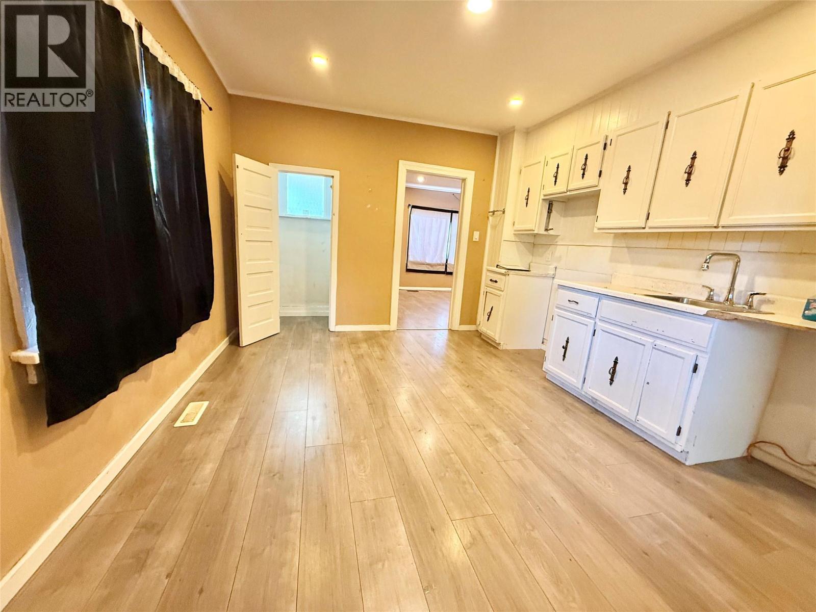 1442 Tamarac Avenue, Trail