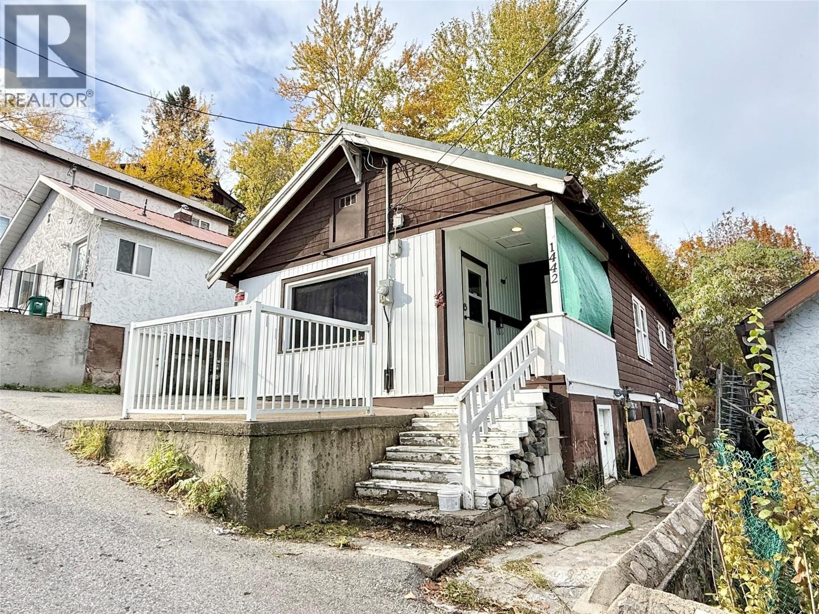 1442 Tamarac Avenue, Trail
