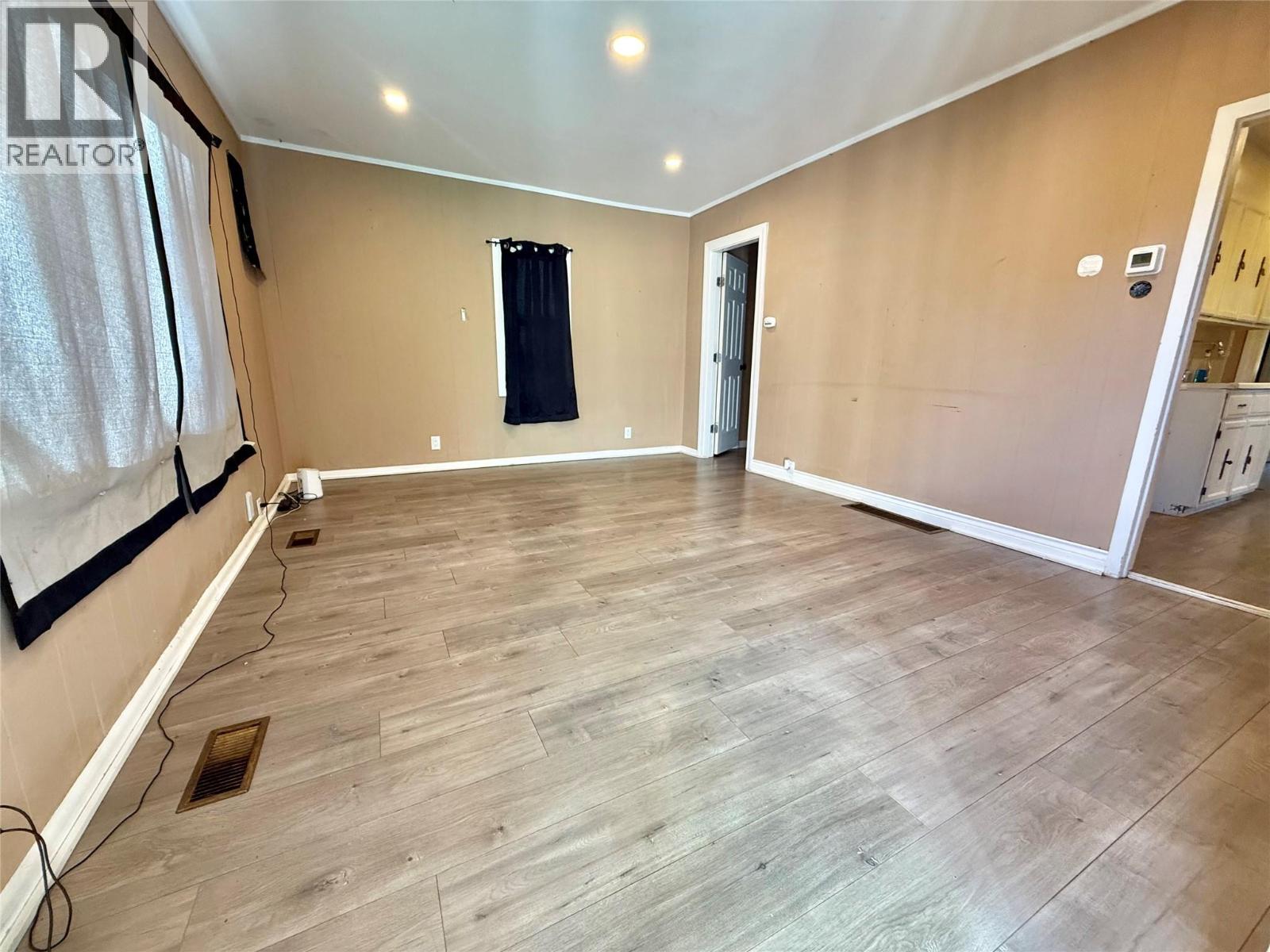 1442 Tamarac Avenue, Trail
