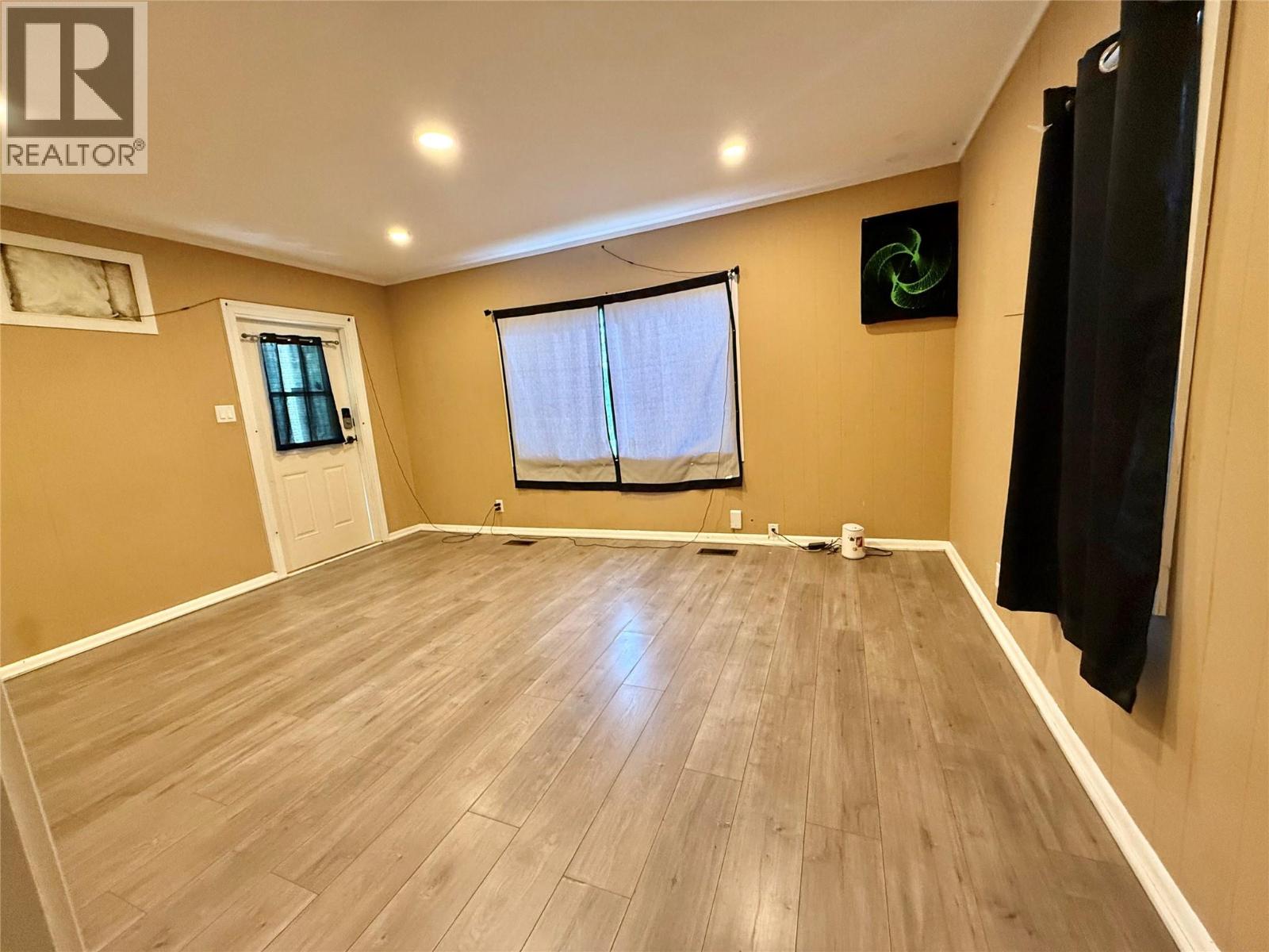 1442 Tamarac Avenue, Trail