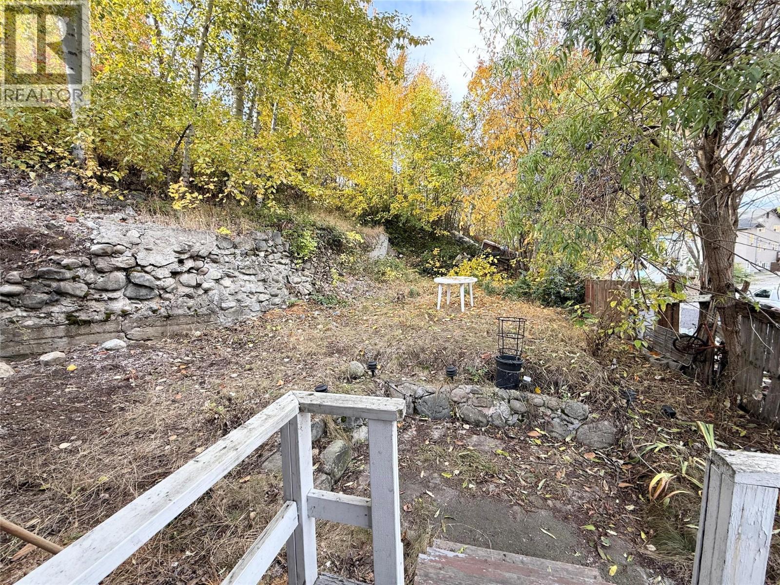 1442 Tamarac Avenue, Trail