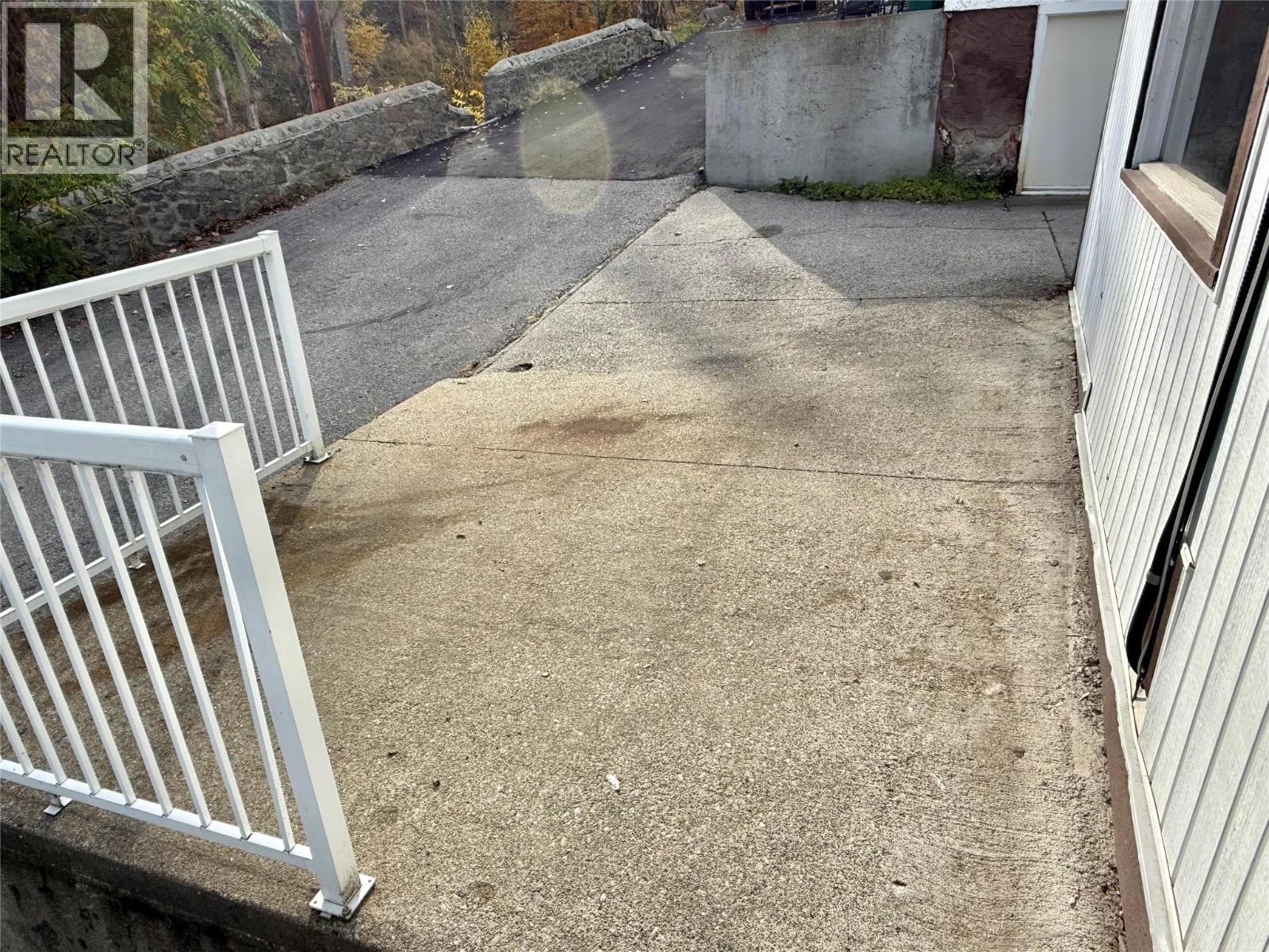 1442 Tamarac Avenue, Trail