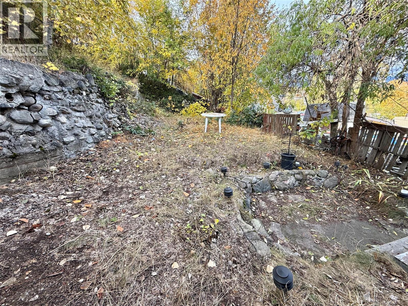 1442 Tamarac Avenue, Trail
