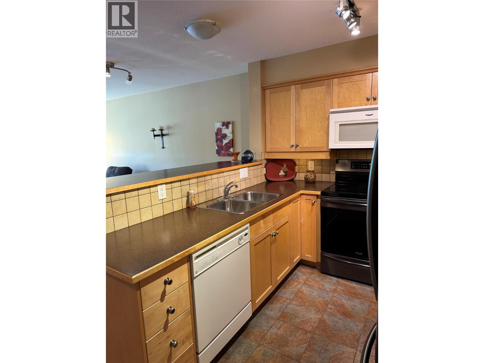 550 RAINBOW Drive Unit# 207, Kaslo