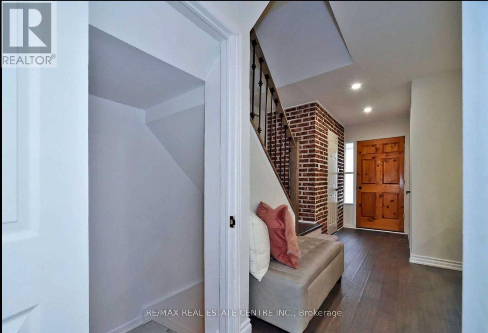 25 IVANIC COURT - 12