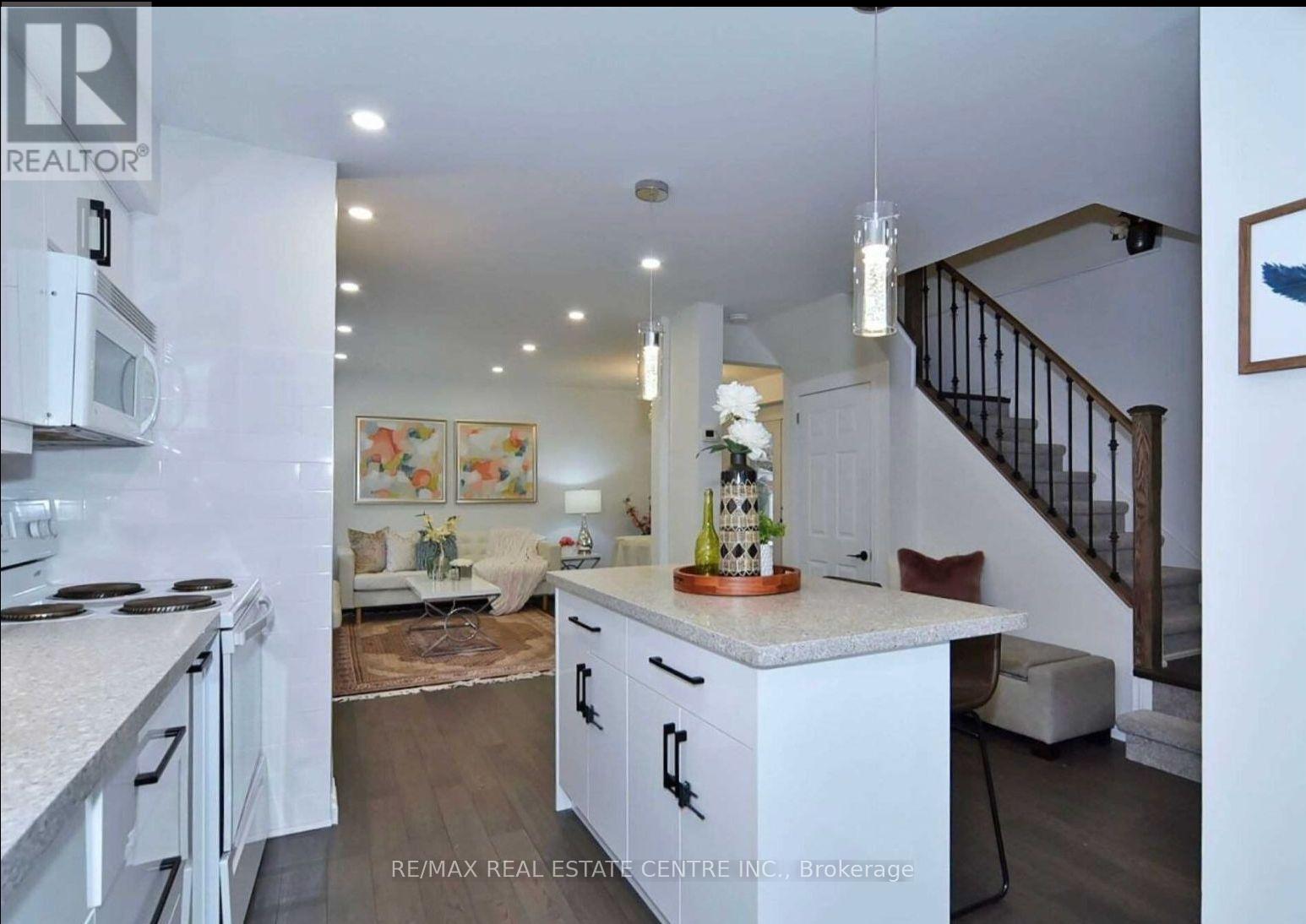 25 IVANIC COURT - 22