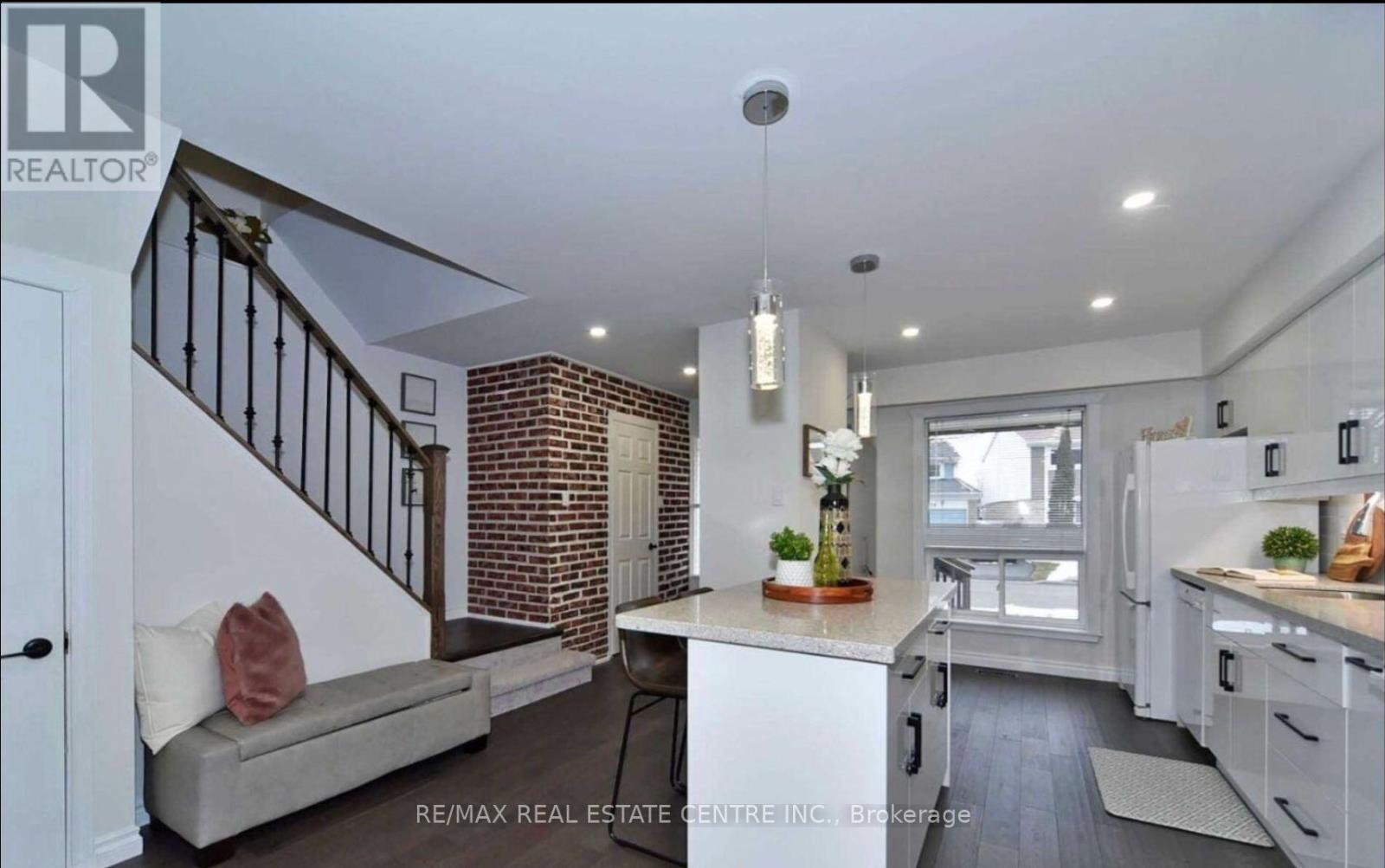 25 IVANIC COURT - 23
