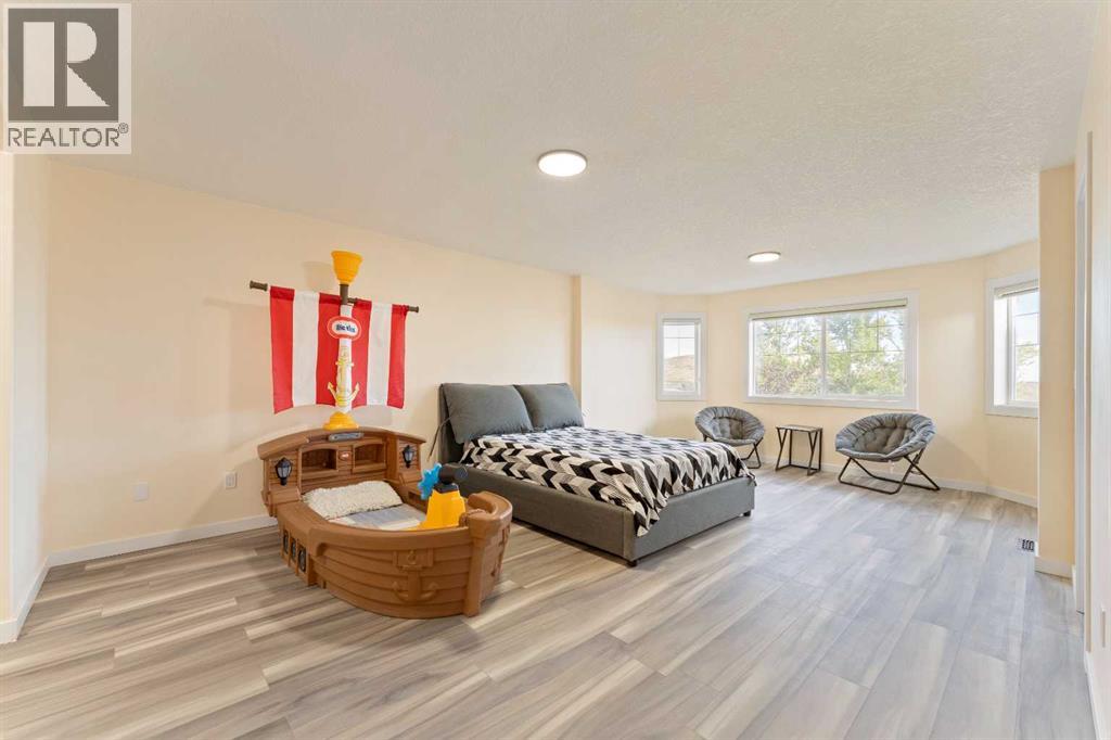 Single Family House for Sale in  Sherwood Circle NW Sherwood Calgary 