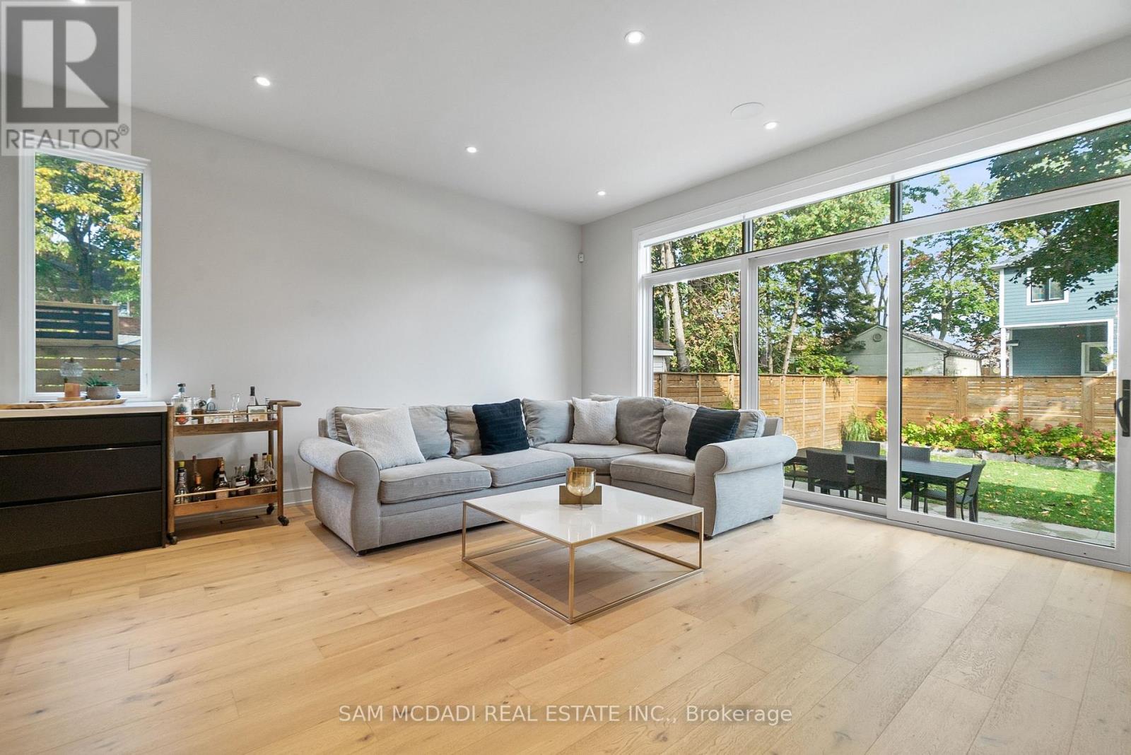 39 OAKWOOD AVENUE N - 12