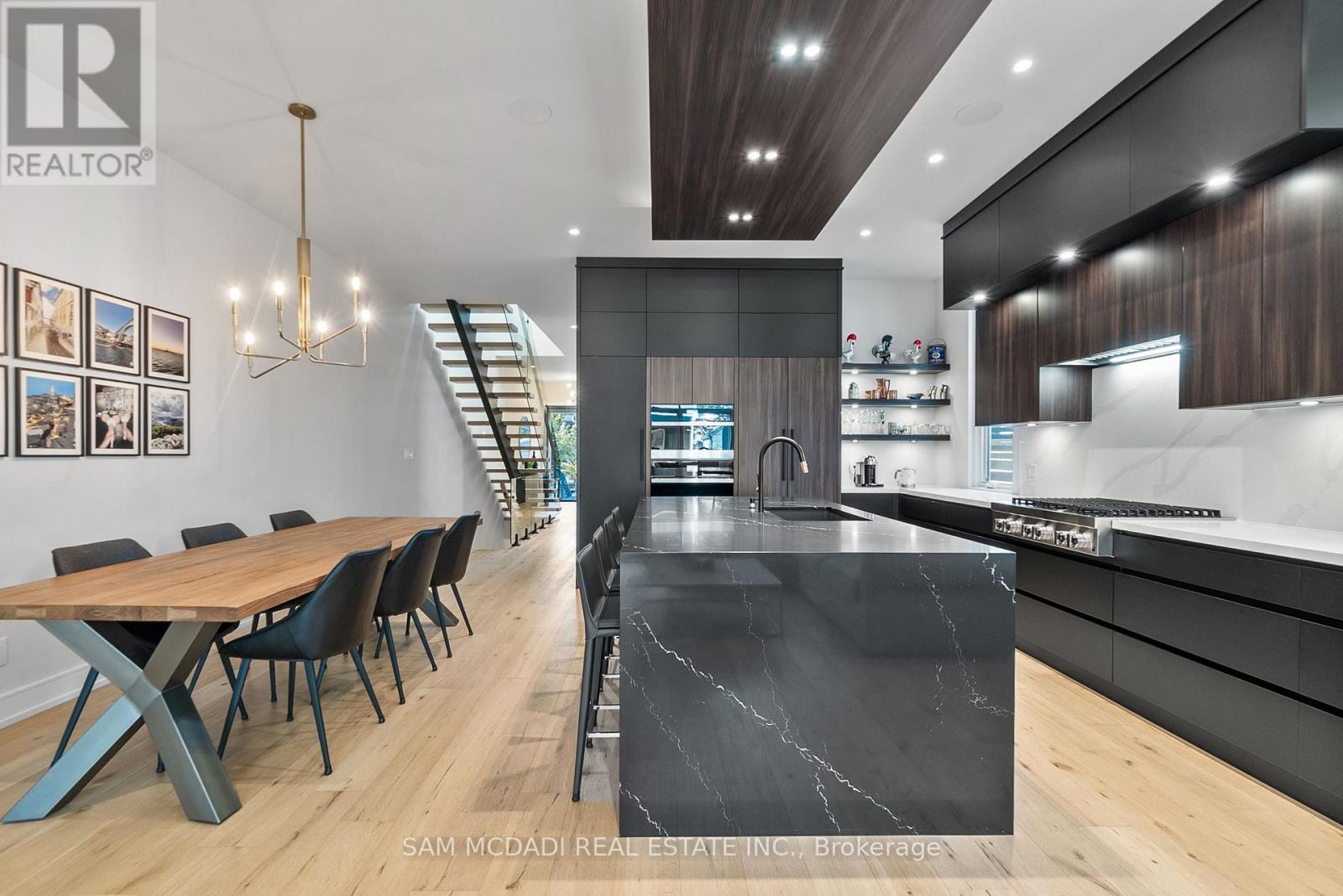 39 OAKWOOD AVENUE N - 14