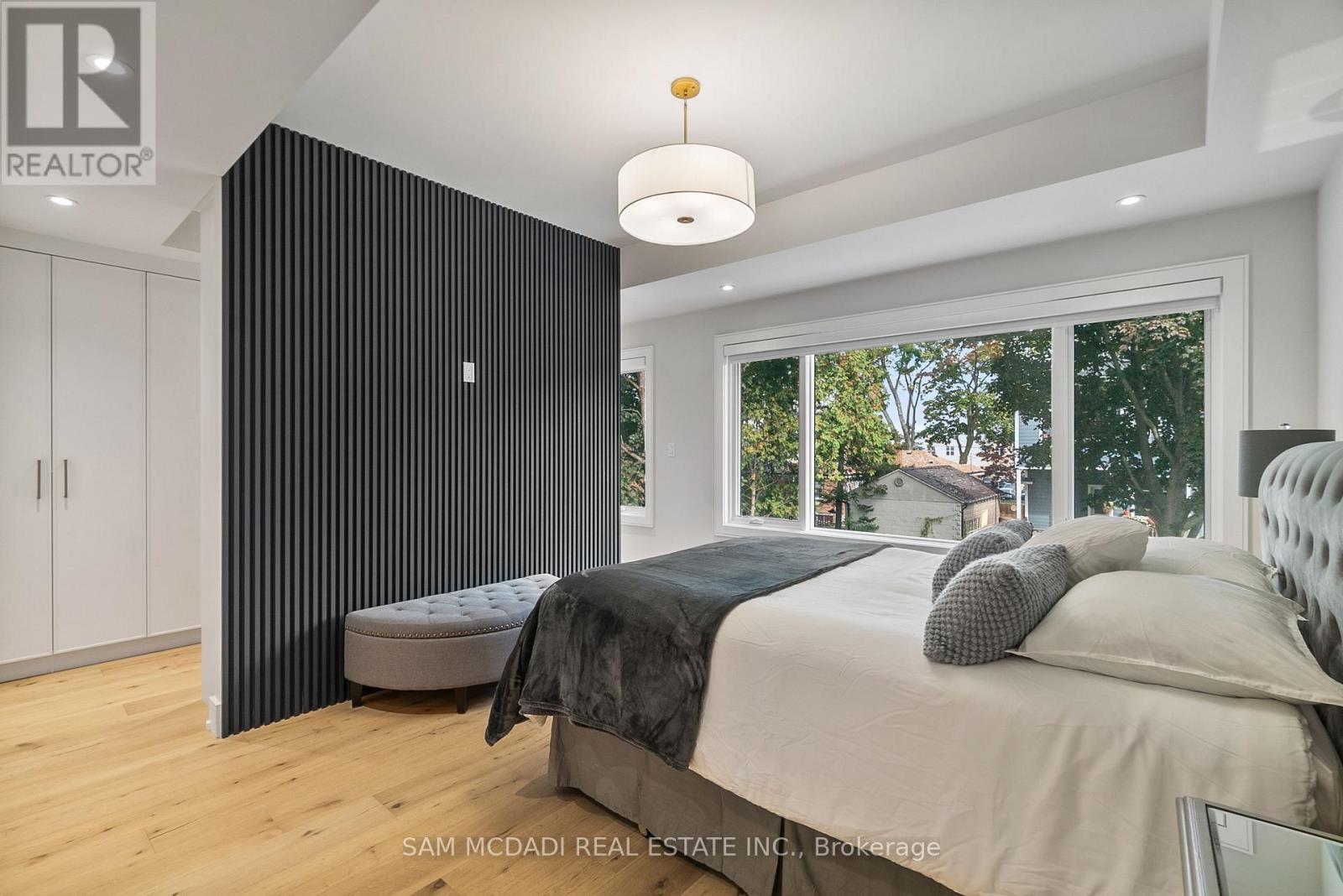39 OAKWOOD AVENUE N - 21